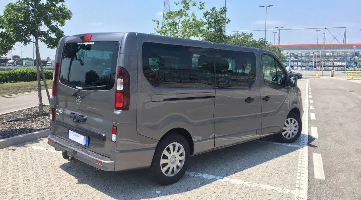 Opel Vivaro con Gancio di Traino | Traina fino a 2 tonnellate 